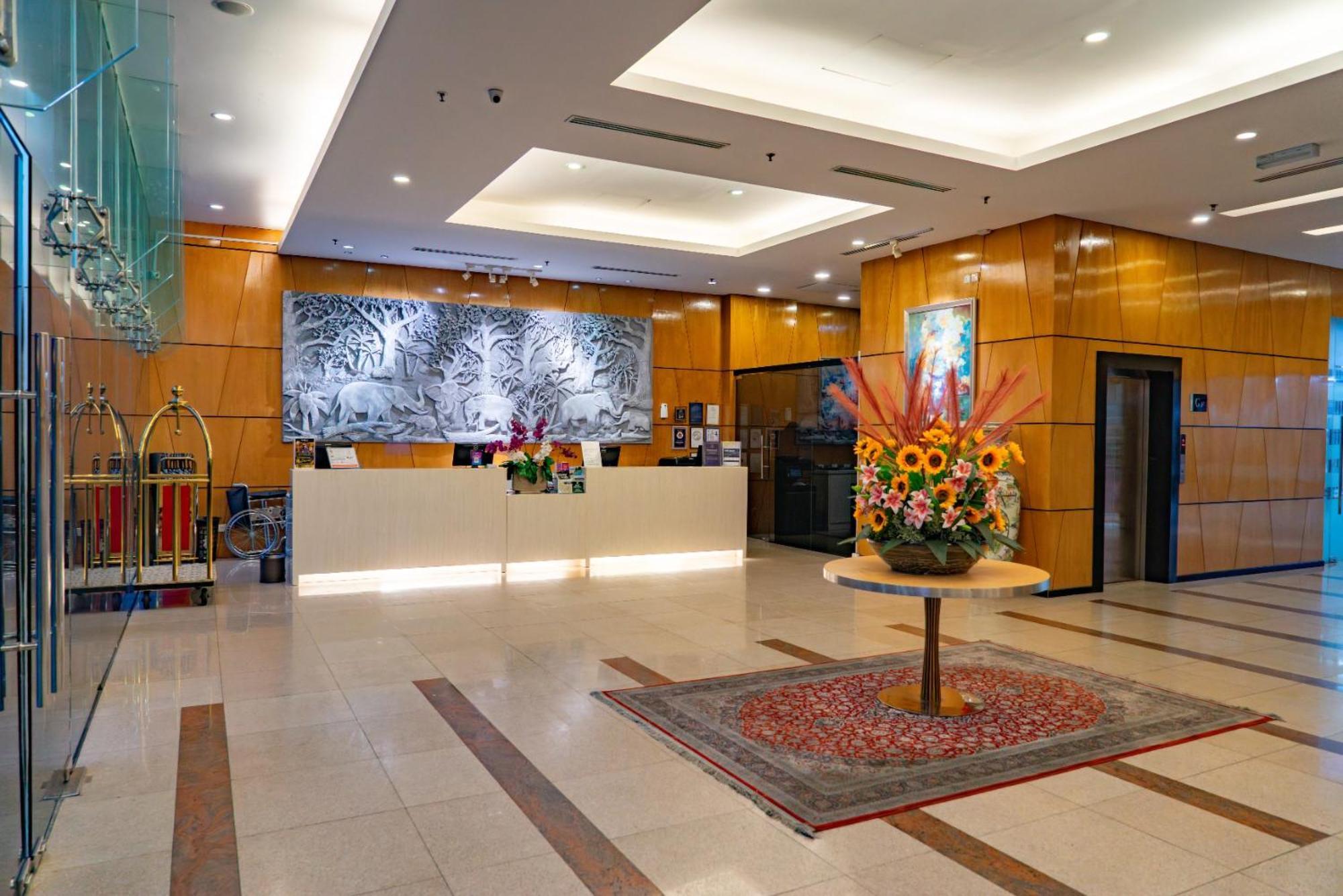 Pan Borneo Hotel Kota Kinabalu Exterior photo